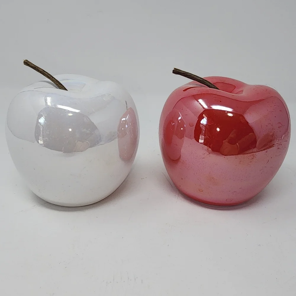 Porcelain‎ irridescent apples